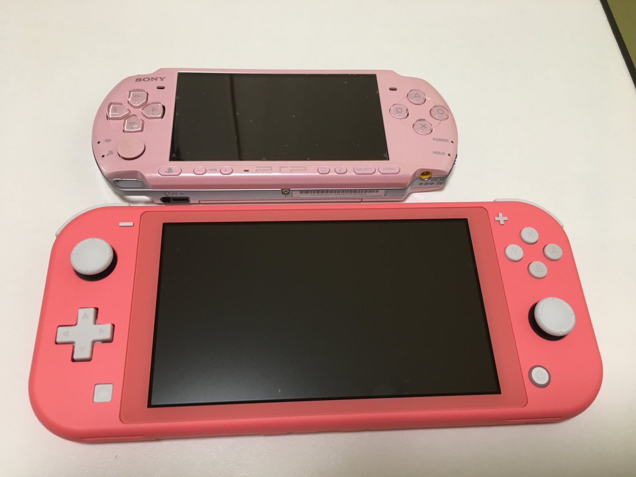 Nintendo Switch Lite コーラル