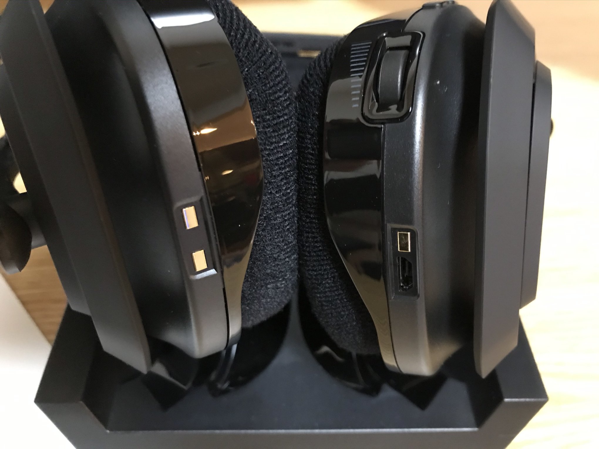 ASTRO A50 WIRELESS + BASE STATION接地面