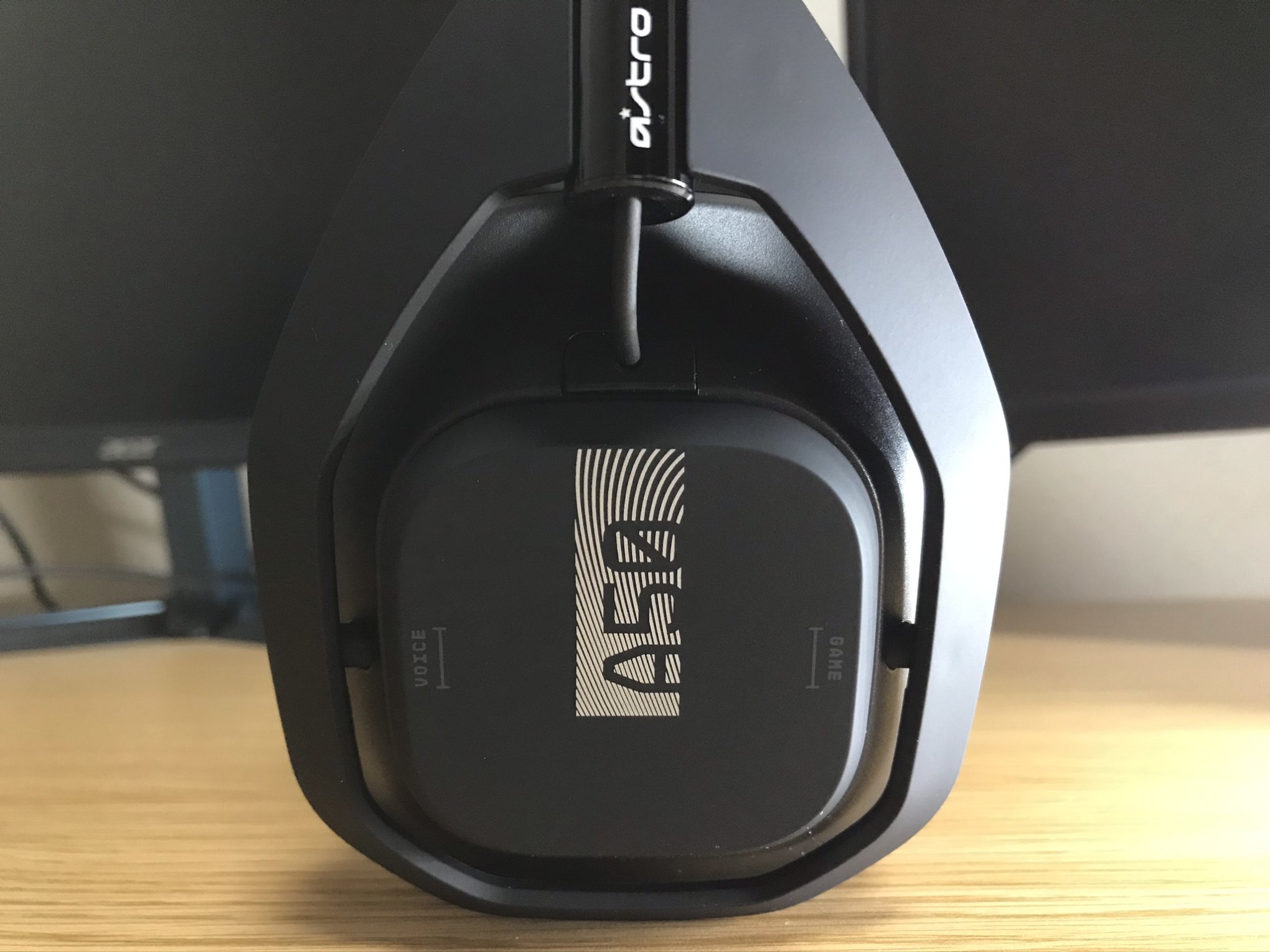 ASTRO A50 WIRELESS + BASE STATION側面