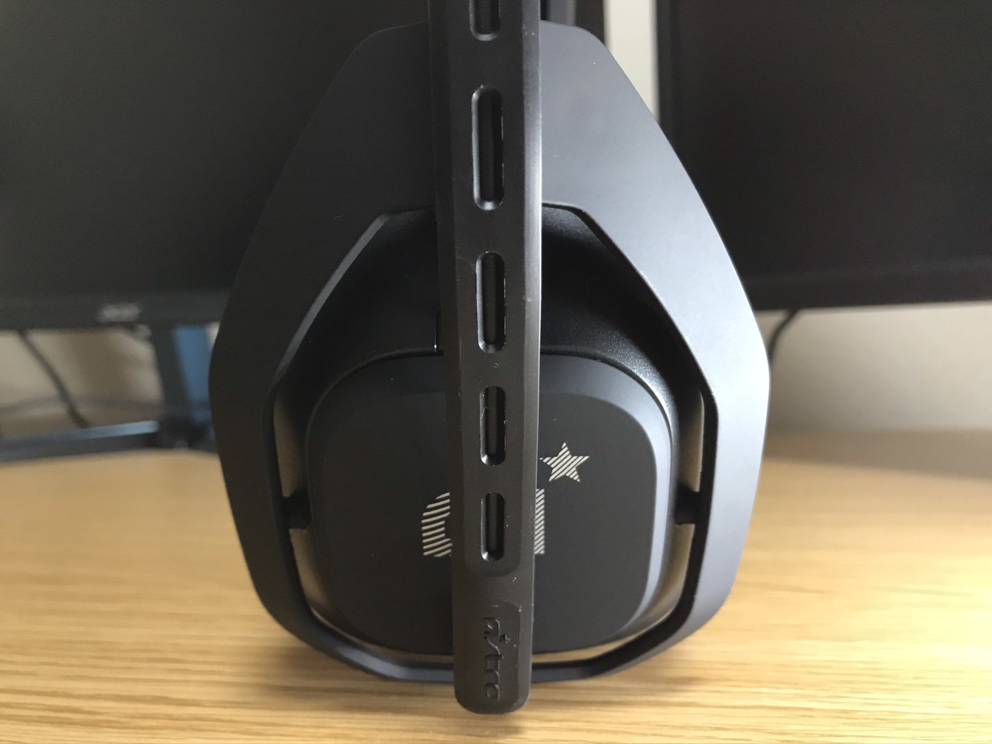 ASTRO A50 WIRELESS + BASE STATION側面